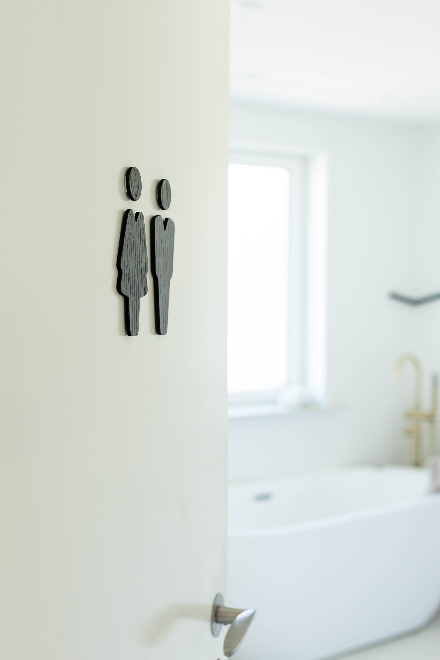 Toiletskilt i sort egetræ finer