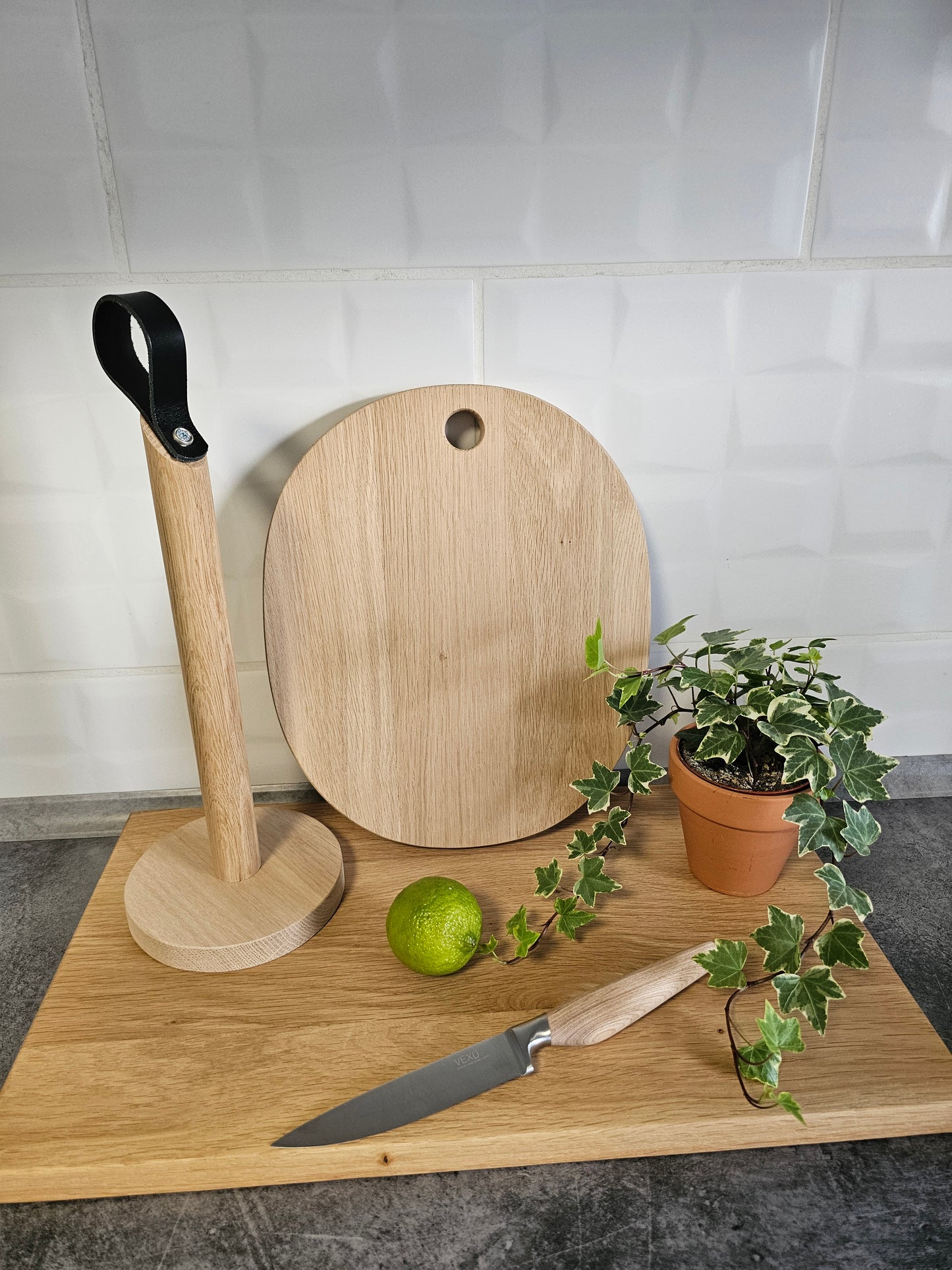 Skærebræt og køkkenrulleholder sæt